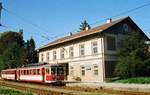 20.09.2003 , Im Seebahnhof Gmunden am Traunsee steht ein abfahrbereiter Zug der Traunsee-Tram nach Vorchdorf.