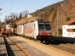 Am 16.März 2012 zog 186-281 mit einer Schwesterlok einen Güterzug durch Steinach in Tirol in Richtung Brenner.