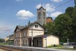 Aufnahmsgebude des ehemaligen Bahnhofs, nunmehr unbesetzte Haltestelle Greifenstein-Altenberg am 22.Juni 2013.