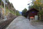 Als ich kurz vor dem 100 Jahr Jubiläum der Mittenwaldbahn bei der Haltestelle Leithen vorbeikam waren schon neue Oberleitungsmasten aufgestellt,Blickrichtung Innsbruck, Oktober 2012