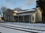 Der halb verfaulte Bahnhof Grafenschlag an der Martinsberger  Lokalbahn im Waldviertl N am 1.2.07