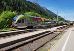 ETR 170 XXX als REX 1857 (Fortezza/Franzensfeste - Lienz), am 21.5.2016 beim Halt im Bahnhof Thal.
