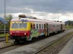 Ein Prachtexemplar    Einmalige Serie    Ein slowenischer Triebzug Br 814 steht in Bleiburg (Krnten) und wartet auf die Fahrgste aus dem City-Shuttle aus Klagenfurt-Wolfsberg um sie nach