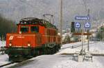ÖBB-Lokomotive 1020.33 rangiert an einem schönen Wintertag beim Bahnhof Bregenz.
Datum: 16.02.1985
