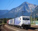 185 663 vor zwei weiteren Loks bei der Durchfahrt dieser herrlichen Kulisse in Brixlegg (13.9.11)