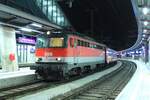 Mit einem Regionalzug von Graz Hbf nach Mürzzuschlag ist am Abend des 14.1.2015 die 1142 631 in Bruck an der Mur angekommen.