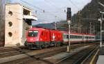 1116 075 (Schweiz) fhrt am 6.12.2007 mit IC533 (Wien Sd - Villach) in den Bahnhof Bruck/Mur. Im Hintergrund sieht man das die Abbrucharbeiten am ehemaligen Zentralstellwerk im vollem Gange sind. Die Glaskanzel die gleisseitig vorhanden war ist bereits entfernt, eine Woche spter war vom Stellwerk nichts mehr zu sehen.