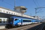 CD-Railjet nach Prag wartet auf Abfahrt auf Gleis 1 im Hauptbahnhof Graz, 30.6.19     Video der Abfahrt  