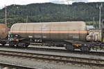 Kesselwagen der Gattung Zags zur Befüllung mit Kohlenstoffdioxid, tiefgekühlt, flüssig, 33 RIV 80 D-LGD 7813 015-4, am Bahnhof Hall in Tirol. Aufgenommen 24.8.2020.