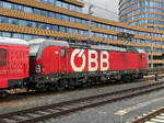 ÖBB Vectron 1293 002 als Zuglok des Railchecker Messwagen abgestellt in Innsbruck Hbf.