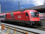 ÖBB 1216 011-7 mit EC 85  Michelangelo  von München Hbf nach Roma Termini beim Zwischenhalt und Lokwechsel in Innsbruck Hbf.