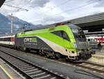 ÖBB 1016 016-8  CAT  mit dem EC 164  Transalpin  von Graz Hbf nach Zürich HB bei der Einfahrt in Innsbruck Hbf. Aufgenommen am 04.10.2021