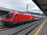 ÖBB 1216 005-9 mit REX 5341 vor der Abfahrt nach Kufstein. Innsbruck Hbf am 13.10.2021