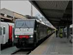 Der DB/ÖBB EC aus Milano, gezogen von E 189 910 NC (ES 64 F 4-010) ist am 22.12.09 mit einer Verspätung von 140 Minuten in den Hauptbahnhof von Innsbruck eingefahren.