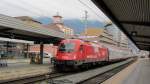 1216 011 erreicht mit dem EC 89 nach Verona Porta Nuova den Innsbrucker Hauptbahnhof am 20.4.2013.