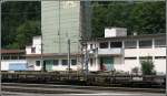 BB Sdmmrs 8381 497 9 052-2 des Heimatbahnhofes Innsbruck Hauptbahnhof steht mit weiteren Niederflurwagen am 30.06.07 in Kufstein.