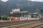 1216 011-7 mit Italienlogo durchfhrt am 19.7.2010 mit dem Ec, aus Bozen kommend Richtung Mnchen , den Bahnhof Kufstein