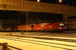 1216 017-4 mit Italienlogo und 1144 223-5 stehen am 30.11.2010 im Bahnhof Kufstein. Normalerweise fhrt 1216 017-4 im EC-Verkehr zwischen Mnchen und Italien, heute aber vor einem Gterzug Richtung Innsbruck/Brenner.