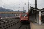 101 061-0 mit Skisonderzug/Nachtzug aus Dnemark wartet am 12.2.2011 in Kufstein auf die Ausfahrt nach St.Anton am Arlberg.