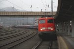 110 457-9 ist mit Skisonderzug aus Utrecht nach Bischofshofen unterwegs. Er steht hier am 19.2.2011 mit 16 Wagen in Kufstein. Mal sehen wann diese 110 der DB Verschrottet wird. 
Gre an den TF.