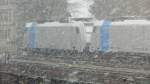 Eine 185 von Railpool versinkt am Ostersonntag 2012 (8.4.) im Schneegestber in Kufstein.