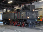 Die Dampflokomotive 77.244 stammt aus dem Jahr 1927 und ist im Heizhaus Lienz ausgestellt (August 2019)
