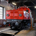 Die Elektrolokomotive 1161.020-1, gebaut als DR E 61 120 im Jahr 1942 Ende August 2019 im Heizhaus Lienz ausgestellt.