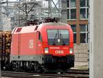 1116 072-0  BODENSEE , durchfährt mit einem gemischten Güterzug Linz-Hbf; 210323