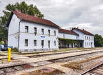 Blick auf des Bahnhofsgebäude vom Mistelbacher Lokalbahnhof.