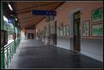 Ein Blick in die Veranda des Bahnhofes Payerbach - Reichenau lässt die ursprüngliche Bedeutung des Bahnhofes erahnen.