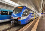 ET 320 von MERIDIAN wartet in Salzburg Hbf auf die Abfahrt als M 79026 nach München Hbf Gl.5-10.
Aufgenommen am 6.4.2017.