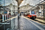 Gleich doppelt fährt 4744 037 als S2 5067 (Freilassing - Linz Hbf), aus Salzburg Hbf aus.