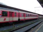 2 Schlierenwagen im Jaffa-Anstrich in Salzburg HBF am 26.8.2007