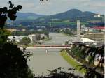 Railjet auf Salzach Brcke in Salzburg.