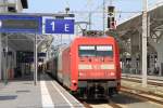 Die 101 072-7 mit EC im Hbf.