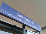 Bahnhofsschild von Salzburg Hbf am 7.11.2014