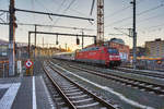 101 036-2 fährt am Zugschluss des EC 216 (Graz Hbf - Saarbrücken Hbf), aus dem Salzburger Hbf aus.
Aufgenommen am 29.12.2016.