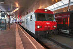 80-73 036-0 steht an der Spitze des IC 611 nach Graz Hbf, in Salzburg Hbf.
Aufgenommen am 29.12.2016.