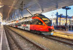 4024 063-2 wartet in Salzburg Hbf auf die Abfahrt als S2 3067 nach Straßwalchen.
Aufgenommen am 29.12.2016.