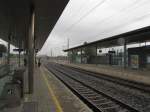 Bahnsteig 2 und 1 in Salzburg Taxham (Europark); 27.05.2011