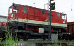 ÖBB-Schmalspurdiesellok 2095 011 auf einen normalspurigen Transportwagen am 01.10.1991 im Hbf.