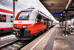 4746 523 trifft als S2 4309 (St. Veit a. d. Glan - Feldkirchen in Kärnten - Villach Hbf) in Villach Hbf ein.
Aufgenommen am 18.3.2018.