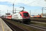 1016 047 mit R 3064 nach Salzburg am 15. Mrz 2008 bei der Ausfahrt aus dem Bahnhof Wels. Die gleiche Garnitur war am Vortag auf der Phyrnbahn unterwegs, wo sie Florian Z. fotografieren konnte!