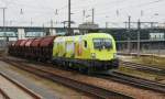 1116 033 - die neuste Werbelok der BB mit einem kurzen Gterzug bei der Durchfahrt durch den Bahnhof Wels. Aufgenommen am 26. Juli 2008.