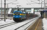 Leichter Schneefall herrschte am 31. Jnner 2009 bei der Durchfahrt eines Sonderzuges anlsslich des Beginns der Semesterferien in den stlichen Bundeslndern. Bespannt mit 1116 029 und fotografiert in Wels.