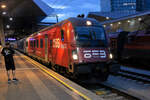 �FB railjet A-�BB 73 81 80-90 737-5 Afmpz als RJX 19957 von Feldkirch zum Flughafen Wien, am 26.07.2026 in Wien Hauptbahnhof.