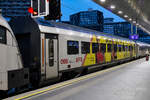 Der f�r den �FB werbende Railjet-Wagen A-�BB 73 81 84-90 137-4 Bmpvz im RJX 19957 von Feldkirch zum Flughafen Wien, am 26.07.2026 in Wien Hauptbahnhof.