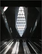 Wien Hauptbahnhof -    Einer der Aufgänge zu den Bahnsteigen.