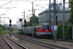 A-RBAHN 2143 033-6 am Morgen des 19.Juli 2026 mit dem SLP 14865 (Mistelbach - Perchtoldsdorf AB) vor dem ehemaligem, noch aus der S�dbahnzeit stammenden, Aufnahmsgeb�ude des ehemaligem Bahnhof Atzgersdorf-Mauer.