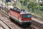 ÖBB 1144 073-4 als Lokzug fährt am 04.August 2025 durch den Bahnhof Wien Stadlau.